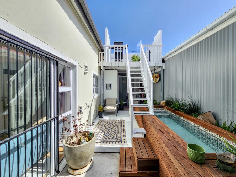 1 Bedroom Property for Sale in Woodstock Western Cape